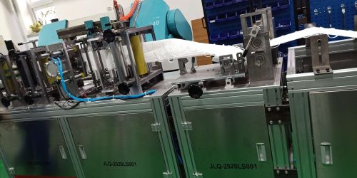 立晟KN95口罩機(jī)滾筒壓紋熔接工序